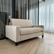 Laden Sie das Bild in den Galerie-Viewer, Farinas LoveSeat MakeUp Area