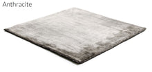 Laden Sie das Bild in den Galerie-Viewer, Farina Opoku Teppich Pearl Edition