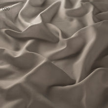 Laden Sie das Bild in den Galerie-Viewer, Gardine Gloria *Farina Opoku Ankleide