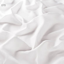 Laden Sie das Bild in den Galerie-Viewer, Gardine Gloria *Farina Opoku Ankleide