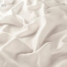 Laden Sie das Bild in den Galerie-Viewer, Gardine Gloria *Farina Opoku Ankleide