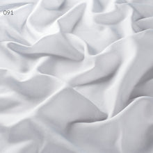 Laden Sie das Bild in den Galerie-Viewer, Gardine Gloria *Farina Opoku Ankleide