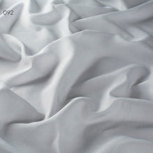 Laden Sie das Bild in den Galerie-Viewer, Gardine Gloria *Farina Opoku Ankleide