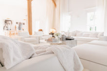 Laden Sie das Bild in den Galerie-Viewer, Special Edition Paloma Hocker