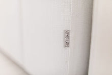 Laden Sie das Bild in den Galerie-Viewer, Special Edition Paloma Hocker