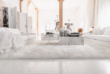 Laden Sie das Bild in den Galerie-Viewer, Lena Terlutter Lammfell Teppich