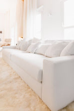 Laden Sie das Bild in den Galerie-Viewer, Lena Terlutter Edition Paloma Sofa