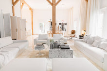 Laden Sie das Bild in den Galerie-Viewer, Special Edition Paloma Hocker