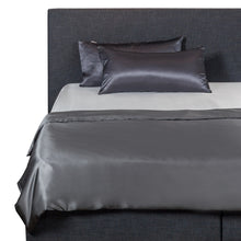 Laden Sie das Bild in den Galerie-Viewer, Silk Couture Seidenkissenbezug