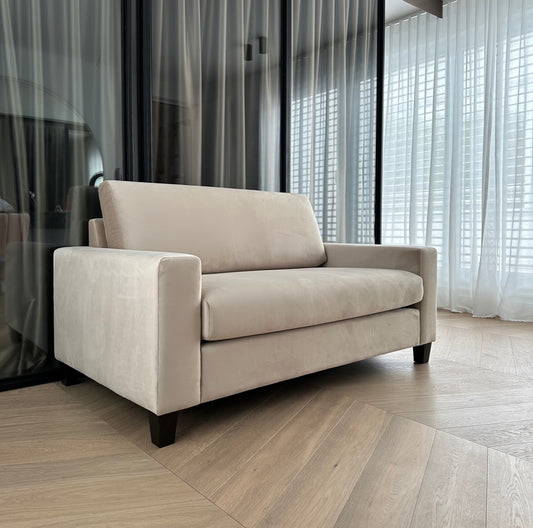 Farinas LoveSeat MakeUp Area