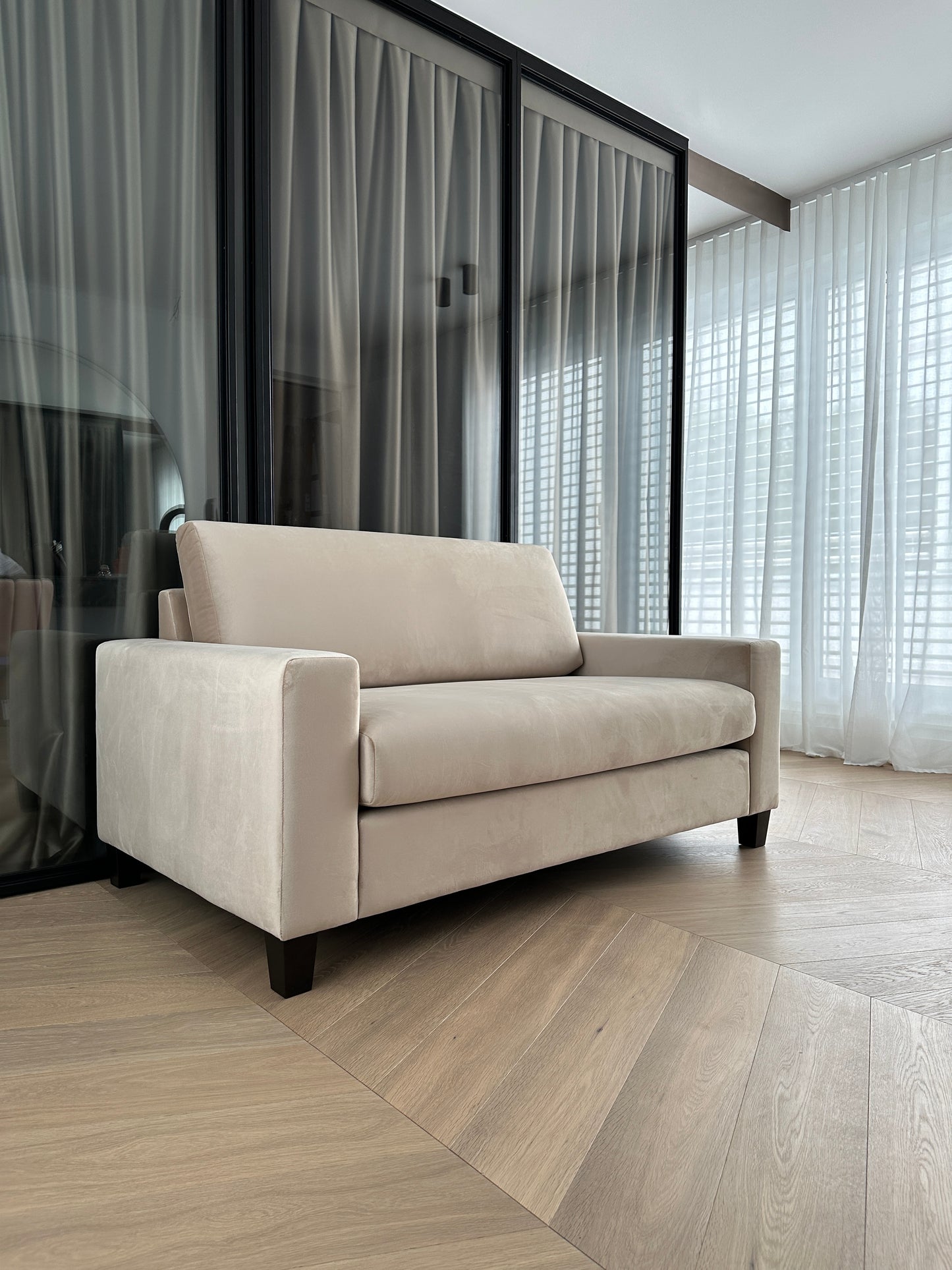 Farinas LoveSeat MakeUp Area